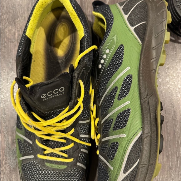 ECCO Men\'s Black and Yellow Athletic Shoes